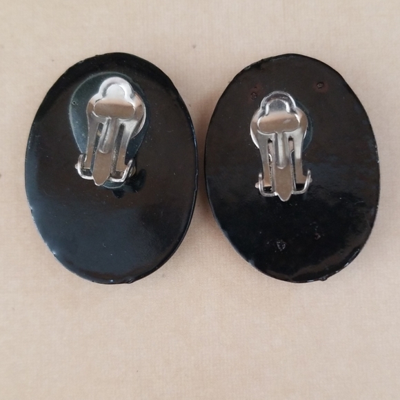 Vintage 1950s Mid Century Black Acrylic Clip Earrings - Picture 8 of 12